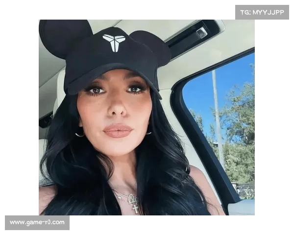 瓦妮莎情人节晒与科比年少时老照片，两人青涩颜值引发球迷怀念